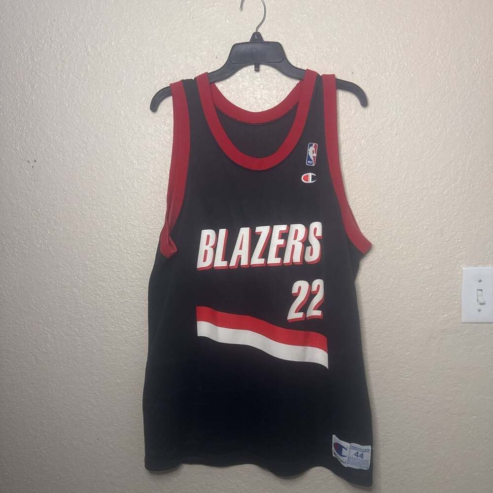 Vintage NBA Portland Trail Blazers Clyde Drexler CHAMPION Jersey. Size Large